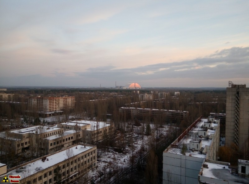Вид на город и ЧАЭС Припять, зона отчуждения, новый  год, чернобль