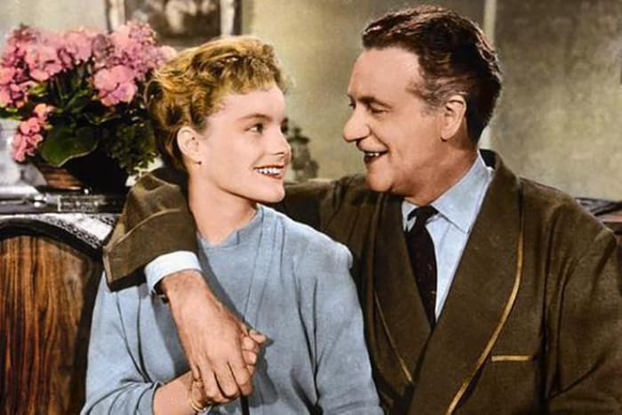 Кадр из дебютного фильма Роми Шнайдер *Когда цветет белая сирень*, 1953 | Фото: 24smi.org Кадр из дебютного фильма Роми Шнайдер *Когда цветет белая сирень*, 1953 | Фото: 24smi.org