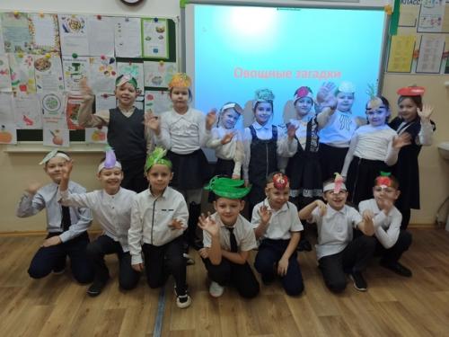 4 февраля в 1 б классе прошло мероприятие в рамках предметной декады начальной школы – игра “Рецепты Зелёной Кухни, в Царстве Природы”.