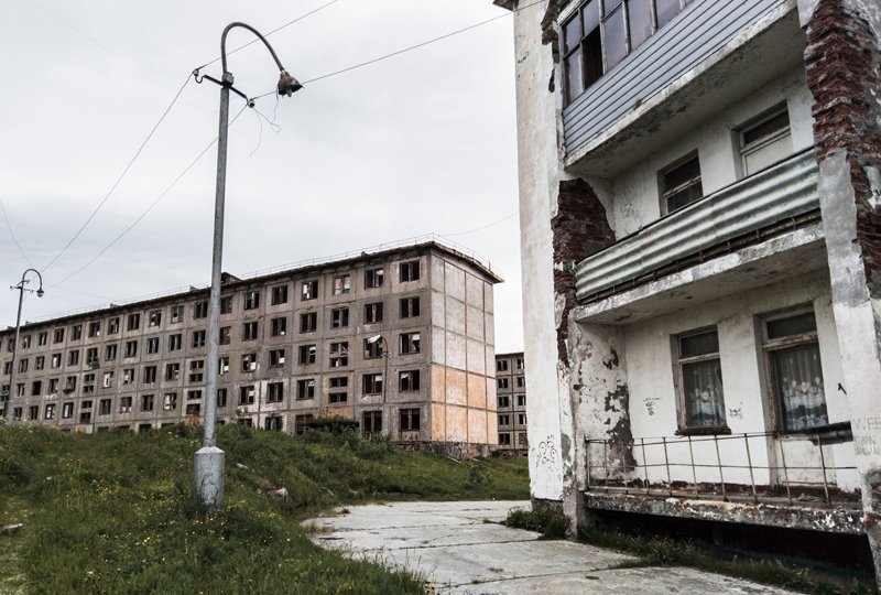 Руины пятиэтажного панельного дома в Мурманске, MariyaYa заброшенные здания, маяк, просторы, россия, церкви