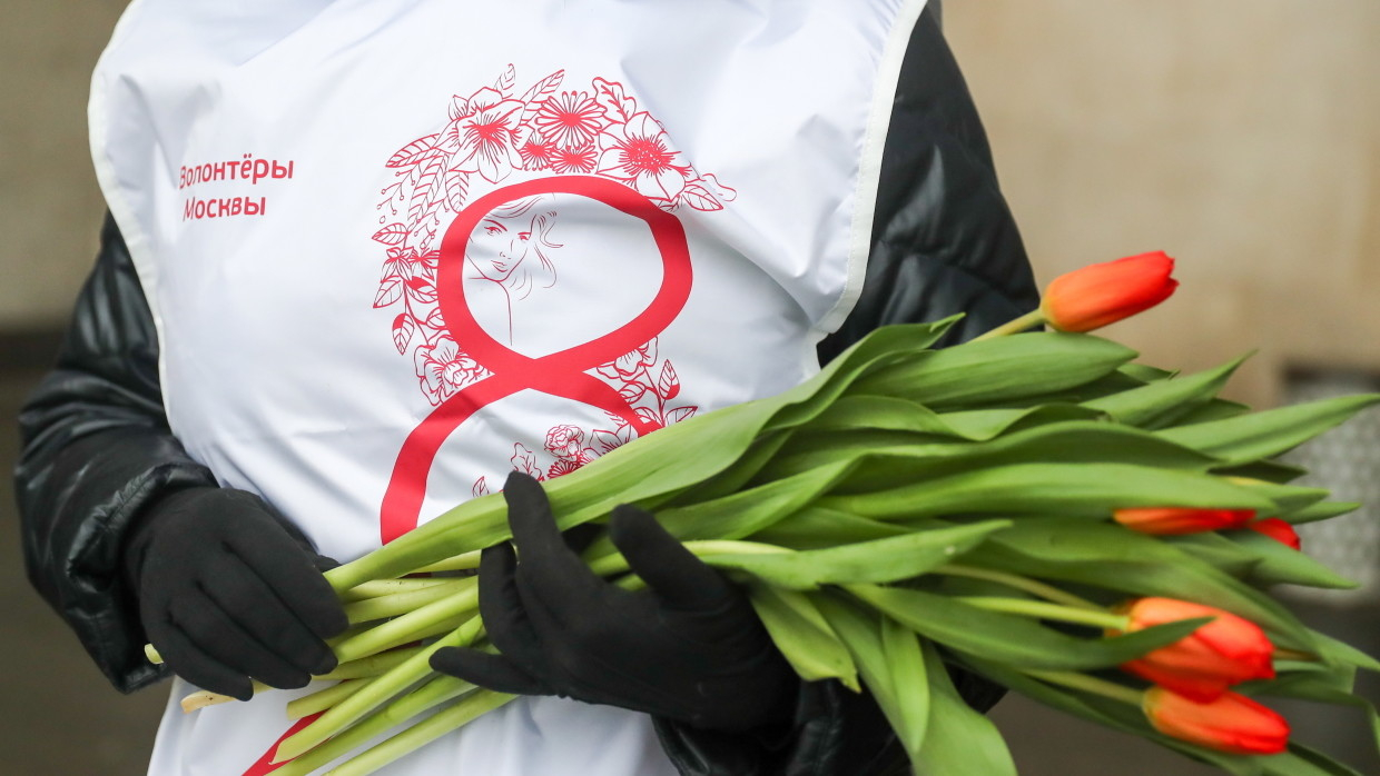 Более 300 тысяч тюльпанов подарят москвичкам волонтеры в честь 8 Марта