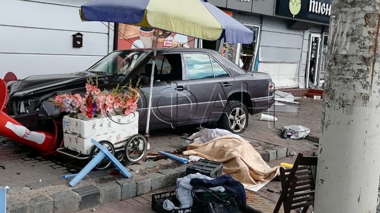 ФАН публикует кадры крупного ДТП с участием Mercedes в Калининграде