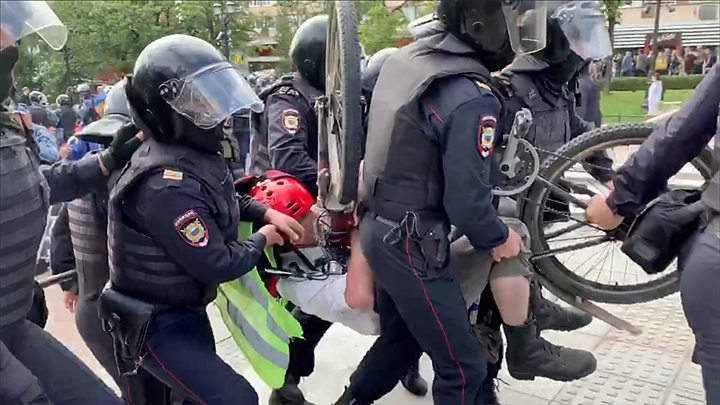 "Им по фигу кого грести!" Как прошла протестная прогулка оппозиции 3 августа,Москва,общество,политика,протесты,россияне