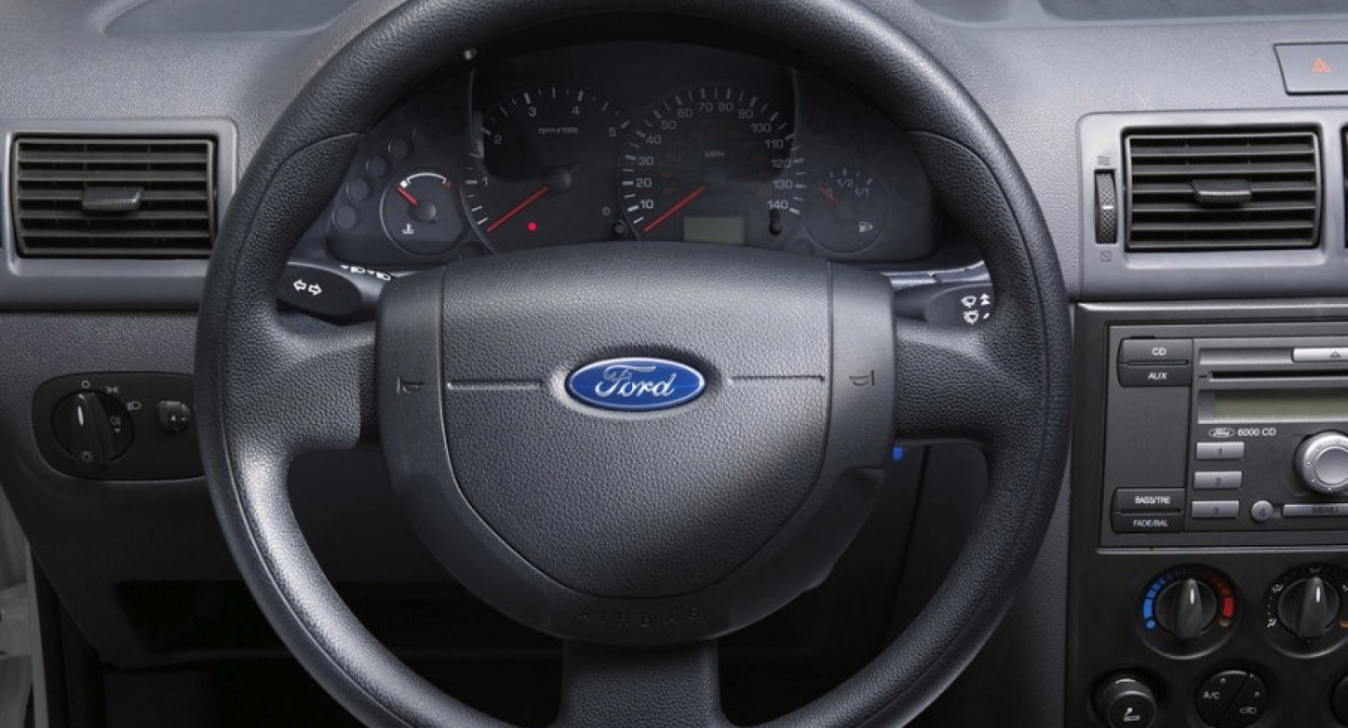 Ford запатентовал напольную подушку безопасности Автомобили