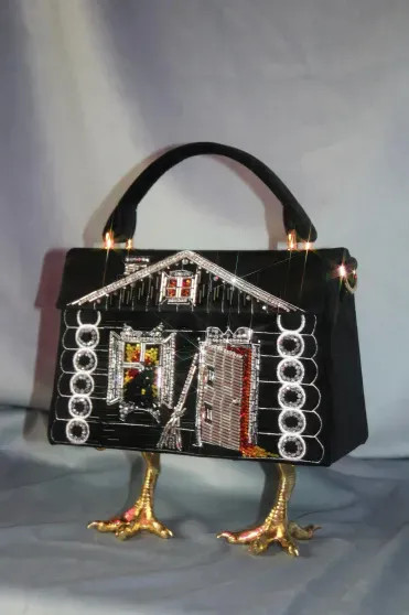 Скандал в мире моды: российский дизайнер обвинила бренд Schiaparelli в плагиате её сумок Джозефинны, Schiaparelli, бренд, дизайнер, Розберри, Эмбройдери, сказкам, крупный, ножки, воровать, русского, изделий, уникальная, плагиате, телеграмканале, своём, однако, ЭмбройдериСумка, сумки, сумок