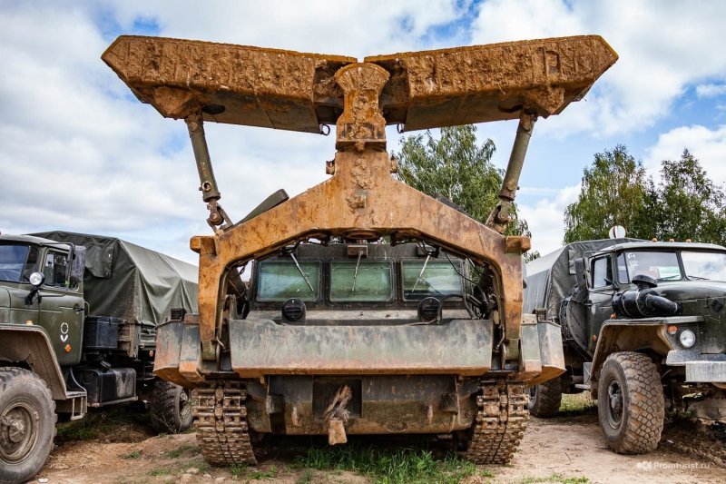 Монстр в лесах Подмосковья. Инженерный танк БАТ-2 авто и мото,БАТ-2,интересное