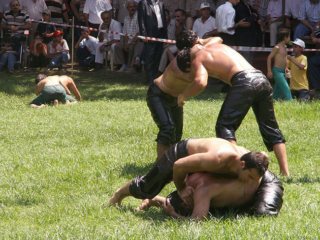 Kirpinar-Oil-Wrestling-Tournament-—-Erdine-Turkey