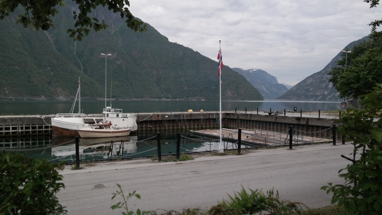 Норвежским туристам запретили справлять нужду в сторону России