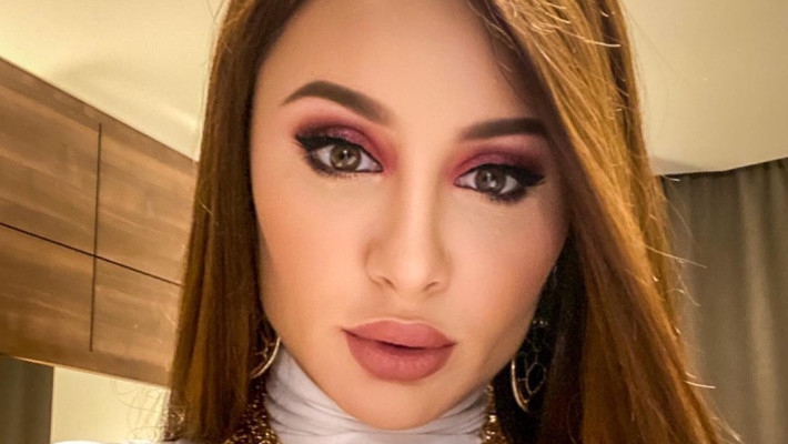 Солистка группы Artik&Asti похвасталась роскошными бедрами в бикини