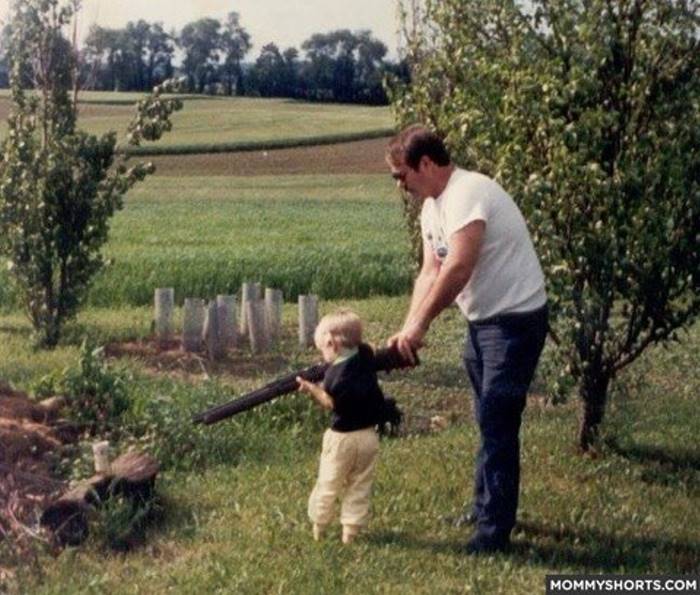 21 вещь, которую наши родители считали нормальной и вызвавшая бы неодобрение сегодня детей, Разрешали, разрешали, держали, которые, могли, малышей, Родители, детям, катали, давали, катере, привязывали, утёсаmommyshortscom8, кататься, Позволяли, пивоmommyshortscom13, попробовать, дротикамиmommyshortscom12, металлическими