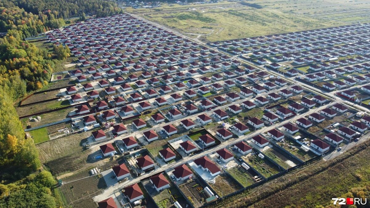 5 пугающих российских ЖК. Посмотрите на эти дома — вы смогли бы тут жить? 5 пугающих российских ЖК. Посмотрите на эти дома — вы смогли бы тут жить? можно, выглядит, рублей, этого, площадью, поселок, фотографии, квартир, тысяч, миллионов, квадратов, Славы, здесь, этаже, минут, домов, купить, студии, живет, почти