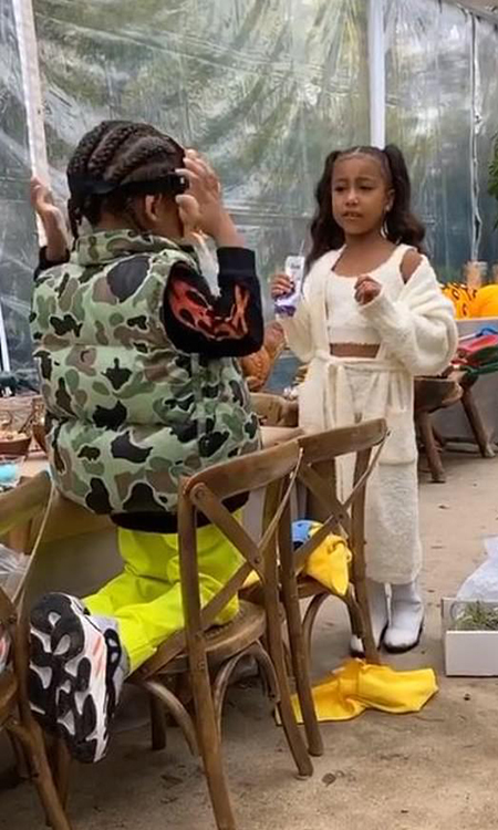 Все лучшее детям: Ким Кардашьян разбила парк Юрского периода на заднем дворе своего дома Дети,Дети знаменитостей