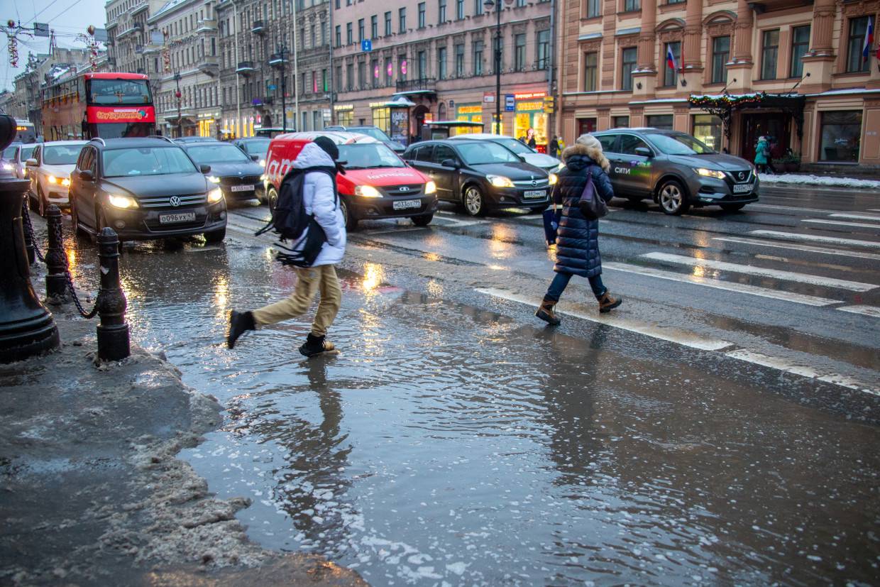 Когда потеплеет в мае в спб. Потепление в Питере. Гололед в Петербурге. Дождливый день. Оттепель на улице.