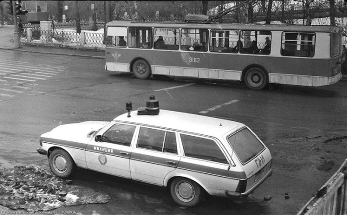 Милицейский автомобиль Мерседес-Бенц. Милицейский автомобиль Мерседес-Бенц.