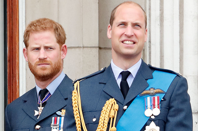 Инсайдер об отношениях принца Уильяма с братом: "Гарри поставил популярность и славу выше семьи" Монархии