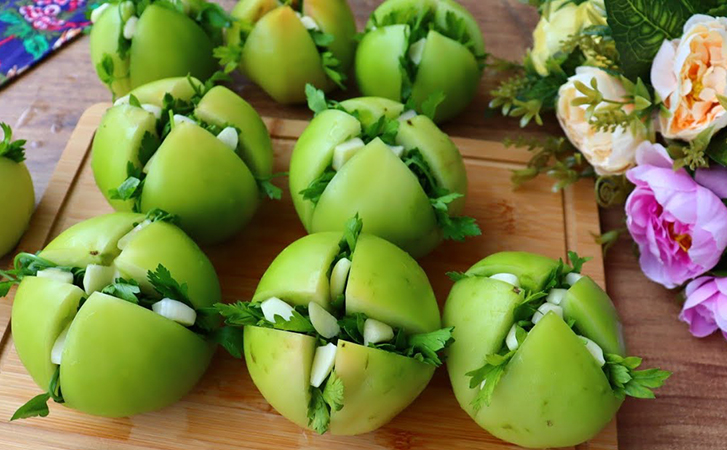 Готовим зеленые помидоры в банках: зимой обретут не только вкус, но и бочковой хруст помидоры, Через, яблочный, рассол, банку, сахар, вкуснее, кладем, можно, чеснок, веточку, петрушки, каждый, разрезКладем, добавляем, Затем, стерилизованную, разрезы, 5литровую, насыпаем