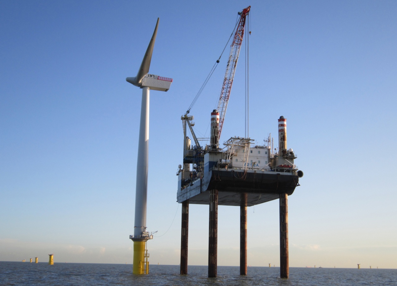 Ветряки в море 