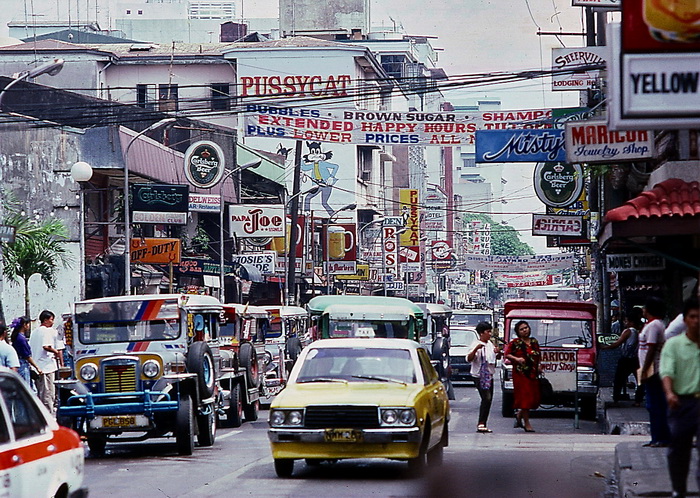 Как из-за напитка «Пепси» начались уличные протесты на Филиппинах Как из-за напитка «Пепси» начались уличные протесты на Филиппинах история,напитки