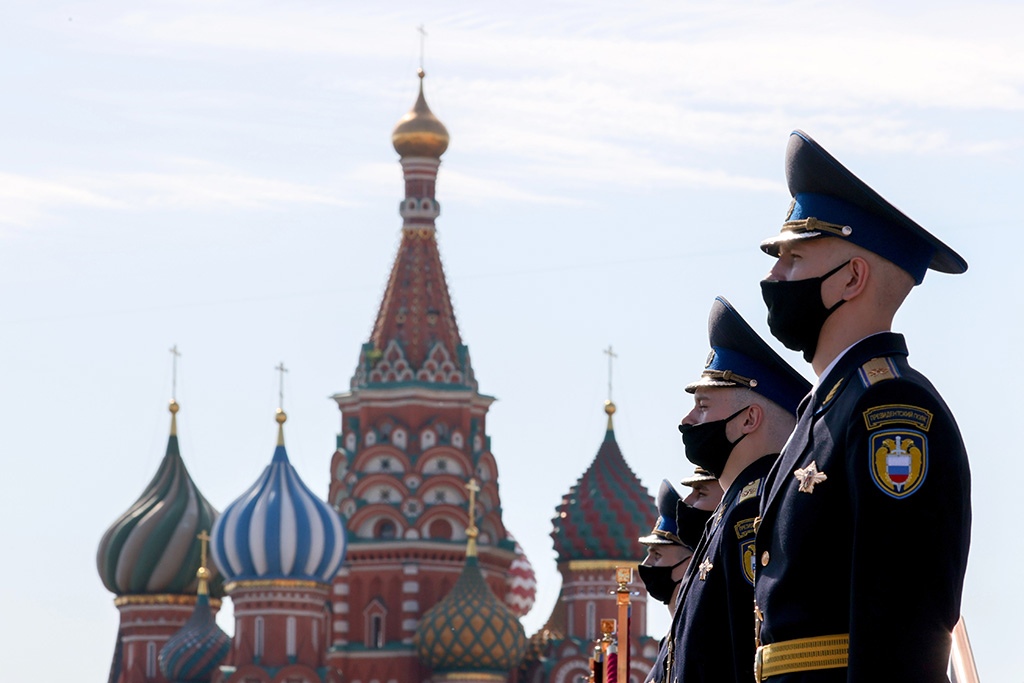Путин принял парад Победы на Красной площади