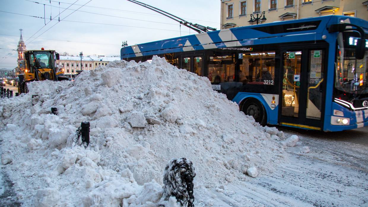 Петербург установил новый рекорд по высоте снежных сугробов