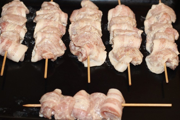 Куриные шашлычки в беконе Куриные шашлычки в беконе
