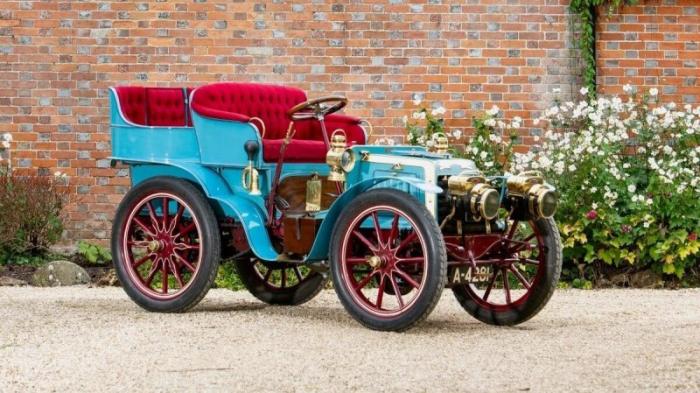 Один из первых автомобилей, выставлен на аукцион Один из первых автомобилей, выставлен на аукцион