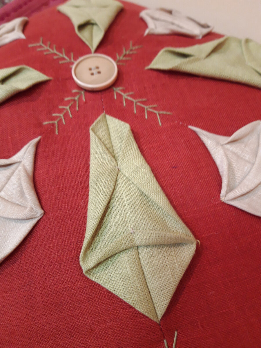Оригами из ткани: такого я ещё не видела! Красная, выставки, горка, очень, оригами, Областной, ткани, смотрится, техникой, XVIII, триптих, который, изделия, вышивкойВышитые, тамбурной, дополняют, мотивы, прекрасно, изумительно, лоскутные