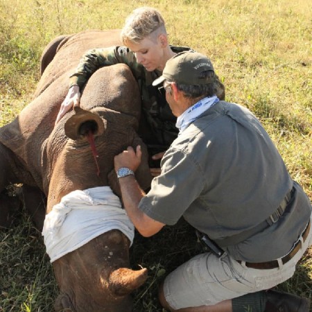 Княгиня Монако Шарлен посетила приют для носорогов в Южной Африке Монархи,Новости монархов