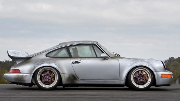 Экстерьер Porsche 911 RSR.