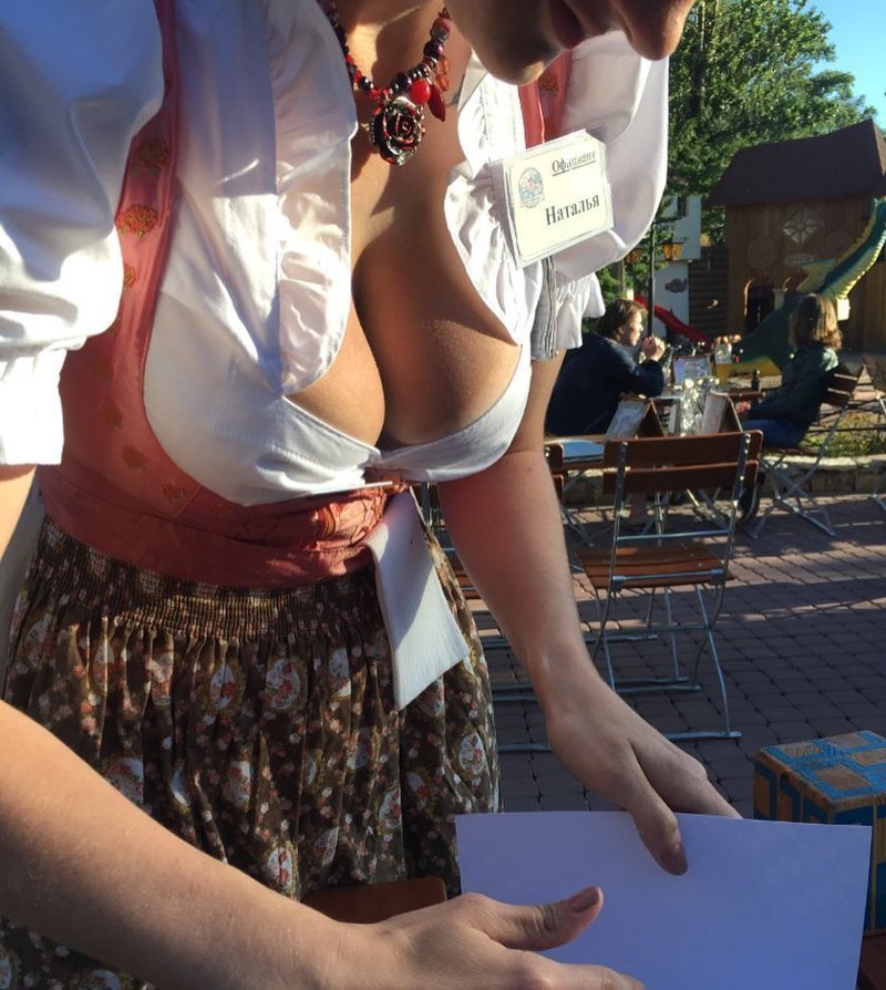 Этим официанткам нельзя не оставить на чай Этим официанткам нельзя не оставить на чай картинки