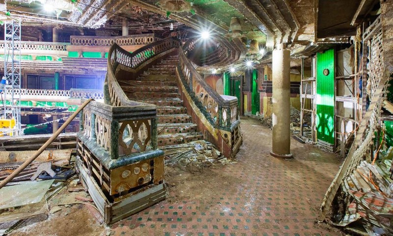 Удивительная лестница с мраморной отделкой все еще на месте коста конкордия, крушение, лайнер, фотография
