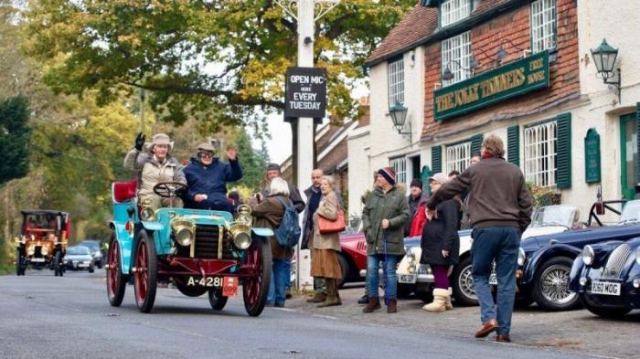 Один из первых автомобилей, выставлен на аукцион Один из первых автомобилей, выставлен на аукцион
