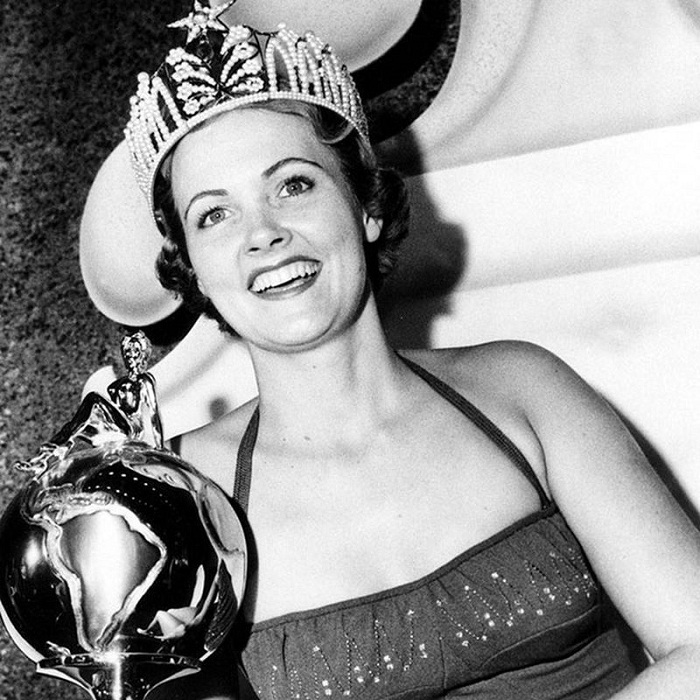 Мириам Стивенсон, США. «Мисс Вселенная — 1954». 21 год, 176 см