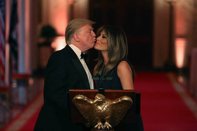 Дональд и Мелания Трамп на торжественном ужине в Белом доме Дональд и Мелания Трамп на торжественном ужине в Белом доме Новости