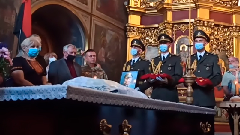 КОРИЧНЕВОЕ ДНО: НА УКРАИНЕ ЭСЭСОВЦЕВ ХОРОНИТ ПРЕЗИДЕНТСКИЙ ПОЛК КОРИЧНЕВОЕ ДНО: НА УКРАИНЕ ЭСЭСОВЦЕВ ХОРОНИТ ПРЕЗИДЕНТСКИЙ ПОЛК украина