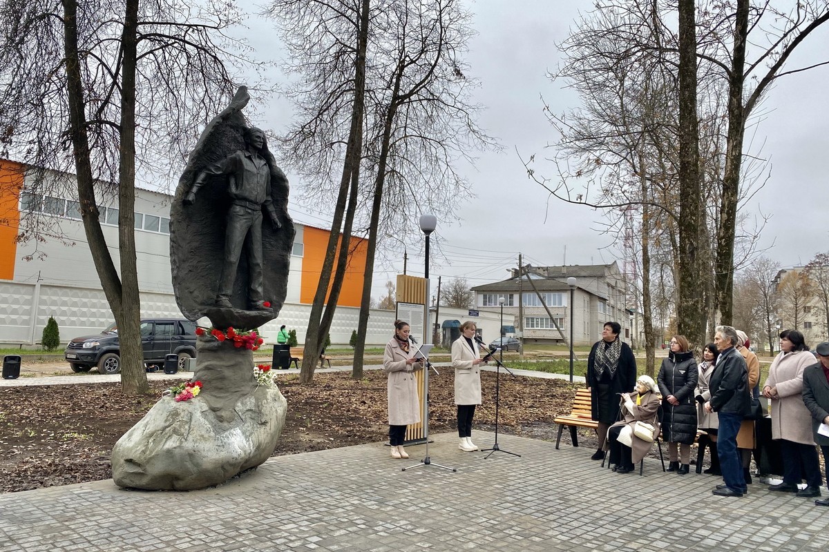 В Тверской области открыли памятник Михаилу Козыреву