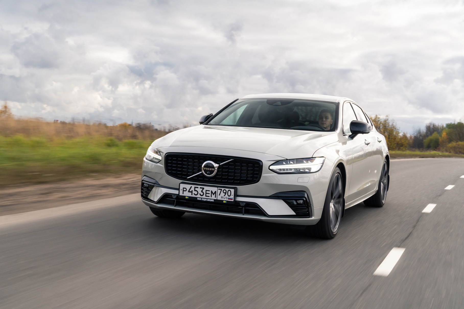 Кто обновился лучше? Тест бизнес седанов Mercedes-Benz и Volvo