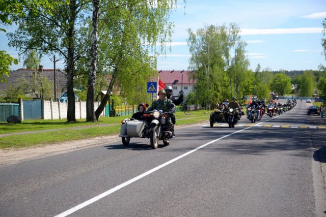 Сегодня Курган Славы в д. Сычково принимал автопробег ´Спасибо деду за Победу´ из Бобруйска.