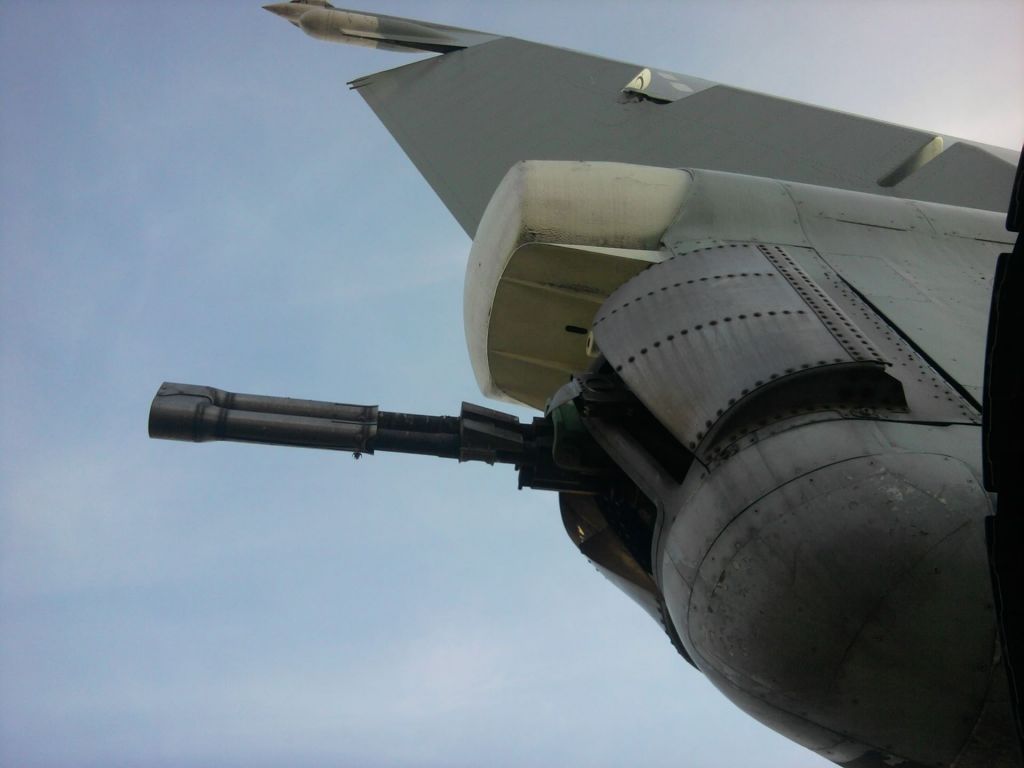ГШ-23_в_корме_Ту-22.jpg ГШ-23_в_корме_Ту-22.jpg