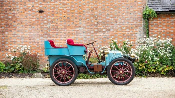 Один из первых автомобилей, выставлен на аукцион Один из первых автомобилей, выставлен на аукцион