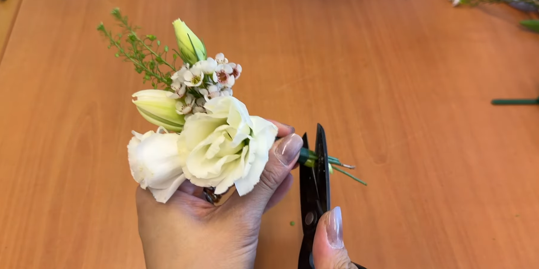 Как собрать букет из цветов своими руками Как собрать букет из цветов своими руками букет, Studio, Botany, цветы, стебли, Цветка, цветов, чтобы, растения, композиции, пофигист, ленты, Флорист, можно, букета, растений, крестнакрест, композиция, часть, Подравняйте