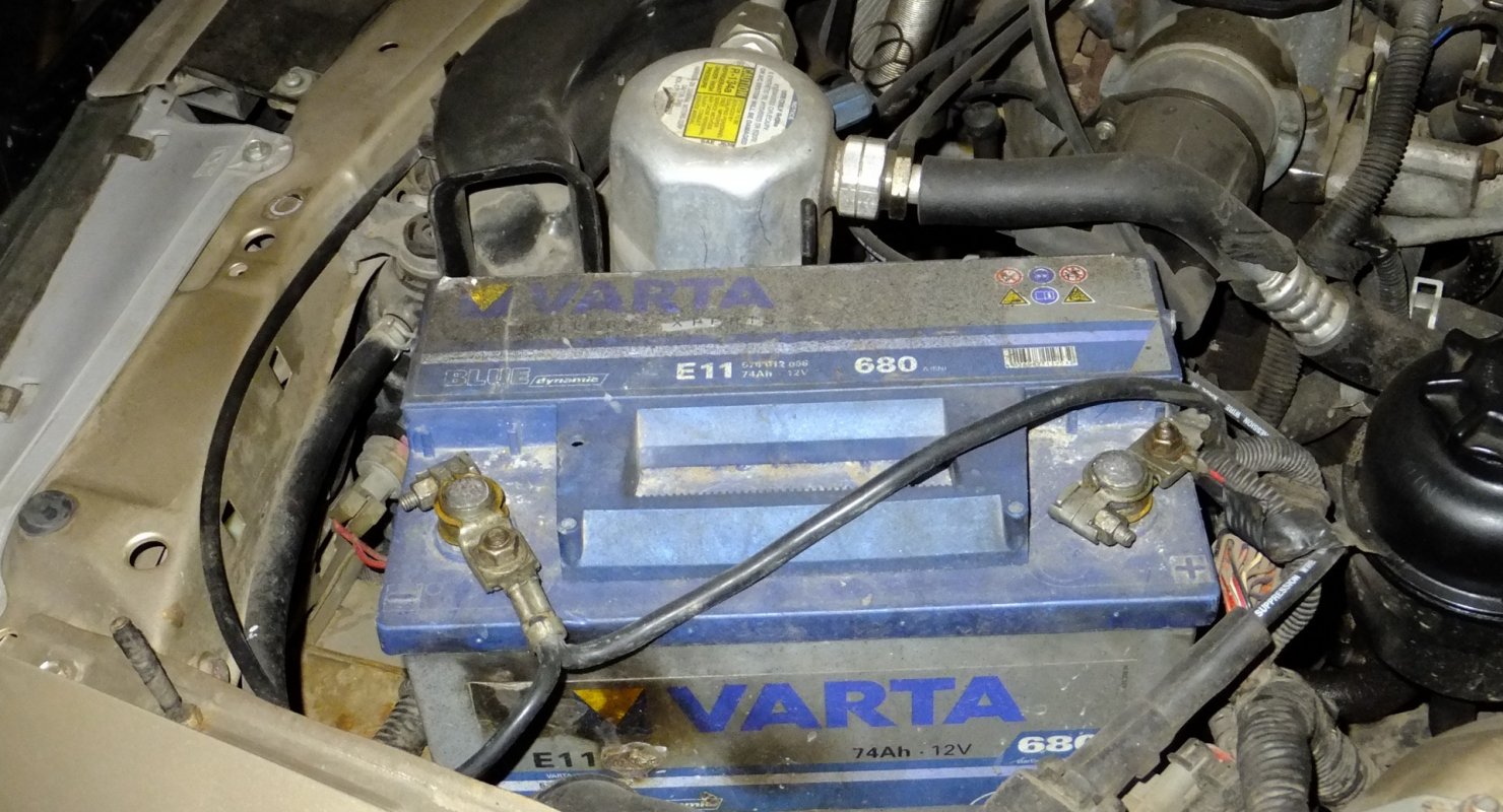 Закипание электролита в автомобиле — признаки, причины