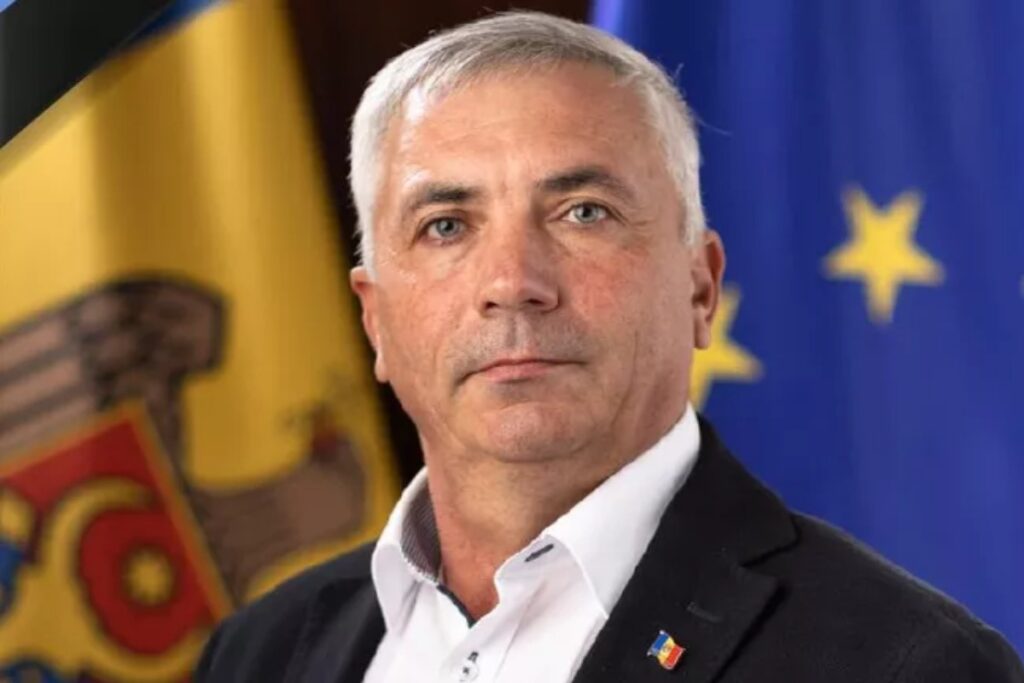 Депутат в Молдавии умер после укусов ос