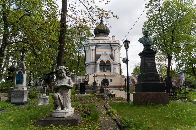 Некрополь александро невской лавры часы. Кладбище Александро-Невской Лавры. Александро Невская Лавра кладбище. Александро-Невская Лавра Санкт-Петербург некрополь. Некрополь Александро-Невской Лавры.