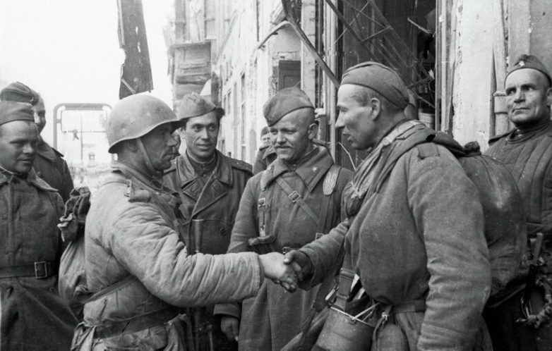 «Как вести себя с русскими?». Выдержки из американского карманного справочника 1944 года