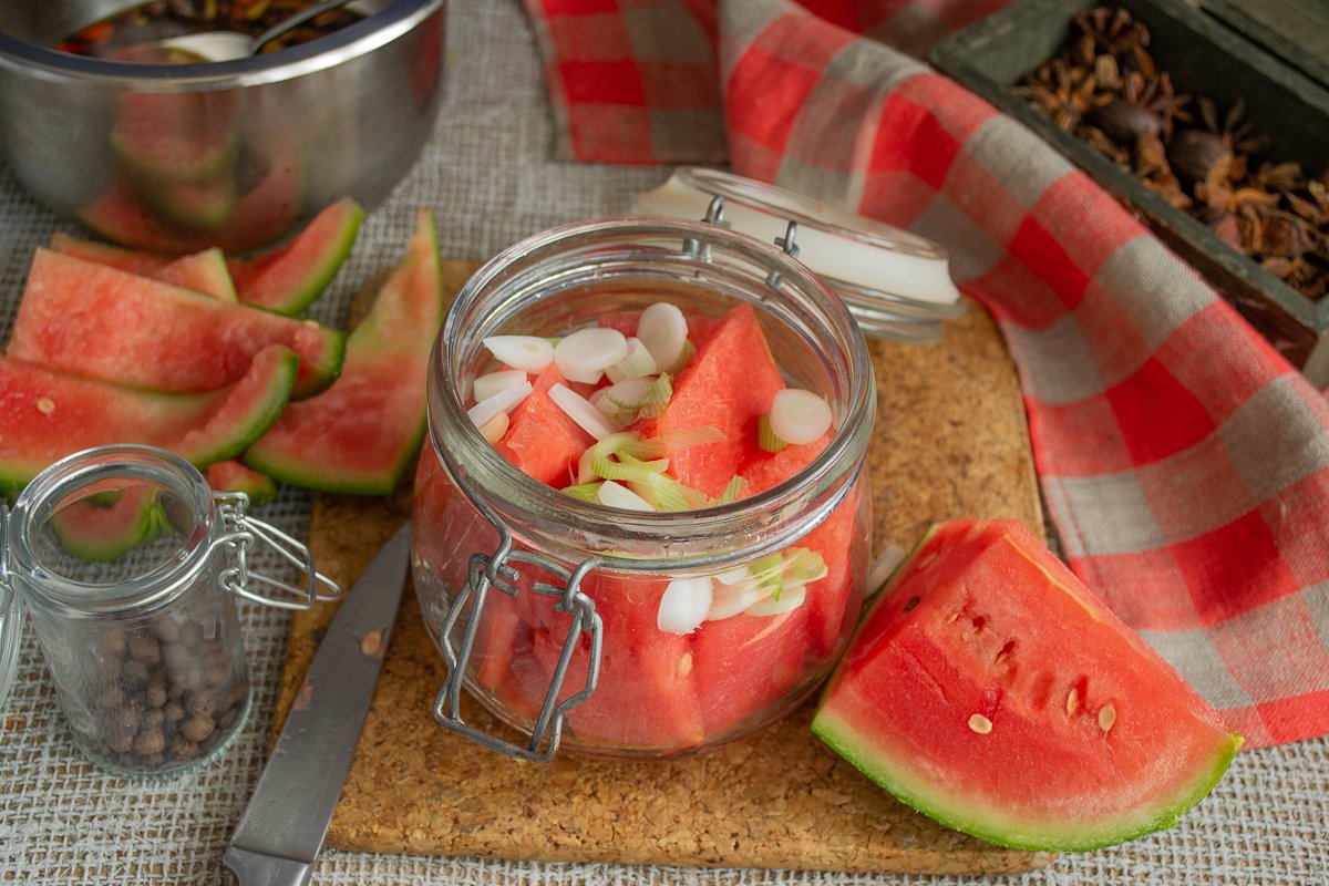 Острый маринованный арбуз — пикантная закуска к мясу Острый маринованный арбуз — пикантная закуска к мясу готовим дома,кулинария,рецепты