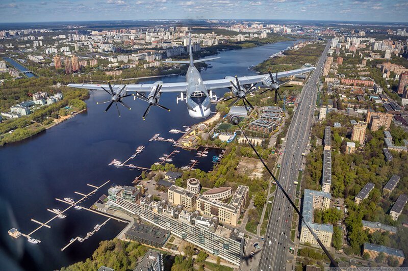 Москва из кабины самолета Ил-78 Москва из кабины самолета Ил-78