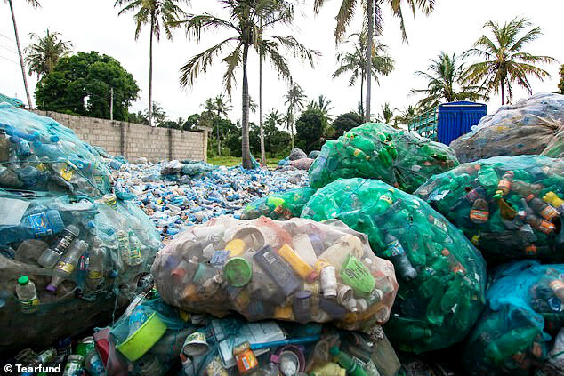Кто ответственен за пластиковое загрязнение планеты? Ответ найден упаковки, CocaCola, пластиковых, чтобы, отходов, пластиковой, производства, сократить, пластика, решения, систему, заявляют, количество, компания, по всему, повторного, помочь, после, усилия, бутылок