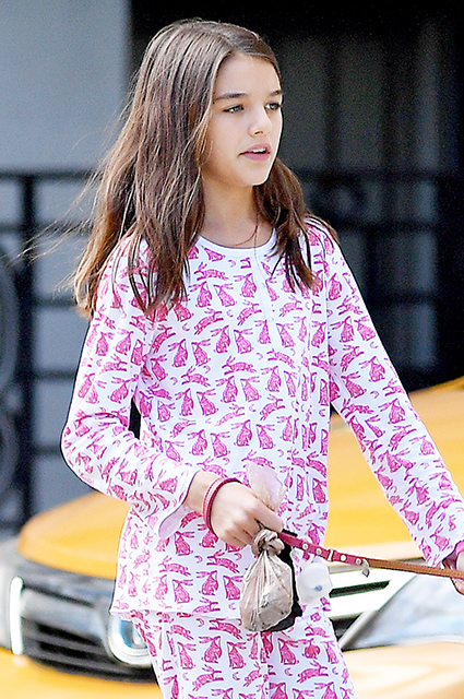 Сури Круз на прогулке с собакой в Нью-Йорке: новые фото Звездный стиль