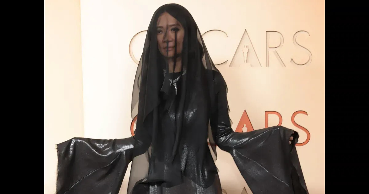 Траур, кислотные оттенки и старомодные платья: 12 неудачных образов "Оскара"